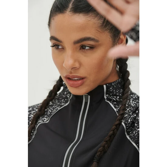 Pour Moi Black Energy Reflective Long Sleeved Zip Through Running Top 3 Pour Moi Black Energy Reflective Long Sleeved Zip Through Running Top - Image 3